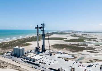 Первый запуск Starship со взрывом стал причиной разрушений и пожара. SpaceX не получает разрешение на второй запуск, так как не внесла нужные изменения
