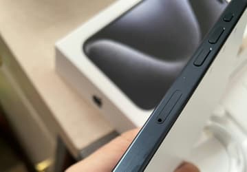 В новых iPhone 15 много брака? Люди делятся фотографиями некачественной покраски и сборки