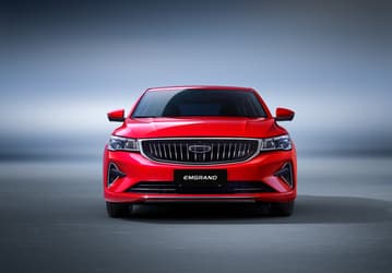 Настоящий подарок от Geely: бюджетный седан Geely Emgrand в России предложат с 6-ступенчатым «автоматом» вместо вариатора, цена машины — от 1,9 млн рублей