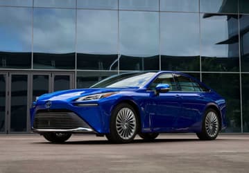 Далеко не все авто Toyota успешны и популярны. Технический директор японской компании фактически признал провал водородного седана Toyota Mirai