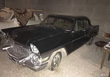 Необычный гибрид выставили на продажу в России. Классический Ford Customline 1955 года выпуска скрестили с «Чайкой» и «Волгой»