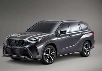 Вот вам и легендарная японская надежность. Toyota отзывает более 800 тыс. кроссоверов Toyota Highlander – они могут потерять бампер
