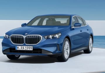 В России уже можно заказать новейший седан BMW 5 серии в кузове G60 с бензиновым мотором