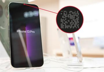 На экранах iPhone имеются микроскопические QR-коды, которые позволяют Apple экономить сотни миллионов долларов в год