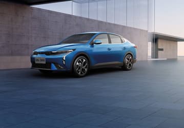 Так бы выглядел новый российский Kia Rio. Стартовали продажи седана Kia K3 2024, он сохранил 6-ступенчатый «автомат» и атмосферные моторы