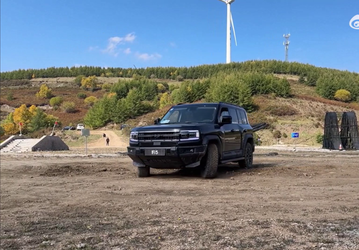 Toyota Land Cruiser так не умеет. Танковый разворот BYD Leopard 5, метящего в конкуренты японскому внедорожнику, показали на видео