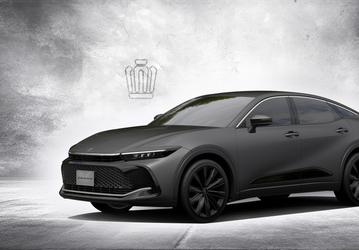 Это Toyota Crown Special Edition. Автомобиль поступит в продажу уже в декабре