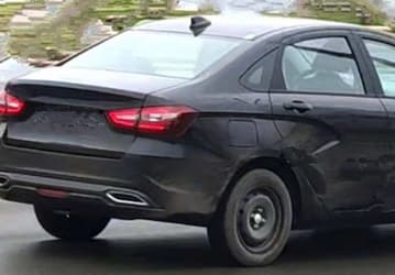 Чёрные топовые Lada Vesta NG с чёрно-серым салоном встали на конвейер, но купить их пока не получится