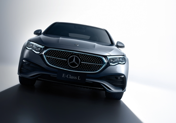 Новейший Mercedes-Benz E-класса превратили в лимузин длиной 5,1 м. Он получил «цифровое трюмо» MBUX, SoC Snapdragon 8295 и акустику Burmester High-End 4D