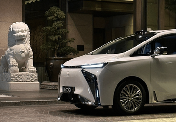 Увеличенная альтернатива Toyota Alphard с очень быстрой зарядкой, четырьмя экранами и запасом хода 762 км. Минивэн Hycan V09 поступает в продажу в Китае