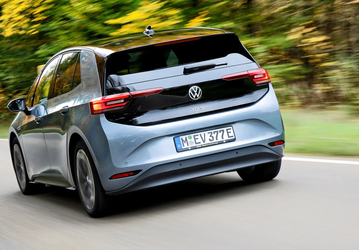 Завершился тест-драйв Volkswagen ID. 3 продолжительностью 2,5 года. После 100 000 км остаточная ёмкость аккумулятора составила 93% 