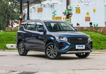 На российском рынке прибавится автомобилей Geely. 17 октября представят Livan X6 Pro — это переживший несколько рестайлингов Geely Emgrand X7