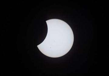 Fire in the sky: астронавтка NASA запечатлела солнечное затмение с МКС