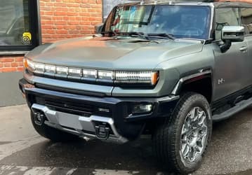 В России начали продавать 830-сильные внедорожники Hummer. Цены сильно разнятся