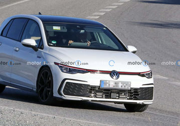 Это новый Volkswagen Golf — последний с ДВС. Появились живые фото
