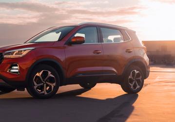 В России подешевел самый доступный кроссовер Chery: Tiggo 4 Pro теперь дешевле 2,15 млн рублей