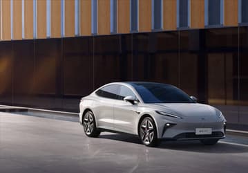 Во сколько обойдётся китайская замена Mercedes-Benz E-класса и BMW X6 для России? Озвучена рублевая стоимость автомобилей Rising F7 и Rising R7