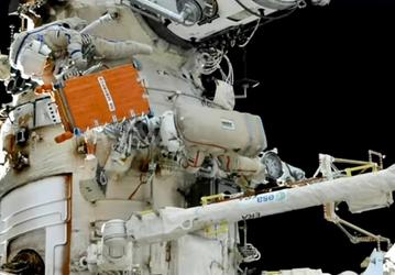 Российские космонавты на МКС завершили почти 8-часовой выход в открытый космос: сделано многое, но не всё прошло гладко