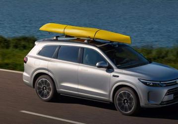 Аналог Toyota Highlander от Huawei стал хитом в Китае: за несколько недель на кроссовер Aito M7 собрали более 40 тыс. заказов