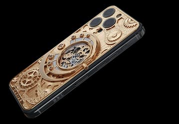 В России представили «Машину времени» iPhone 15 Pro с фрагментами Муонионалусата, зуба мегалодона и бивня мамонта