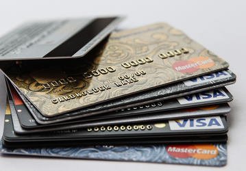 СМИ сообщают, что Visa оштрафует банки, которые выдают россиянам карты. Ознакомившиеся с документом это опровергают