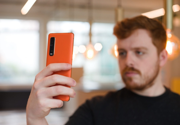 Флагманы iPhone 11 Pro Max и Samsung Galaxy S20 Ultra проиграли куда более дешевому китайскому смартфону Oppo в последнем сравнении