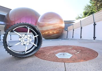 Disney представил следы марсохода Perseverance в новой миссии Mission: SPACE