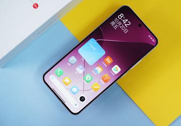 Это Xiaomi 14. Живые фото последнего недорогого флагмана компании и комплекта поставки