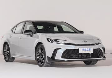 Совершенно новую Toyota Camry продают в России. Машина в топовой комплектации Sport Plus оказалась даже дешевле нынешней Camry в «бедных» комплектациях
