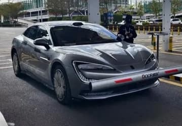 1305 л.с., рекордная аэродинамика и размеры больше, чем у Porsche Panamera. Гиперседан BYD YangWang U7 впервые засняли вживую в Китае