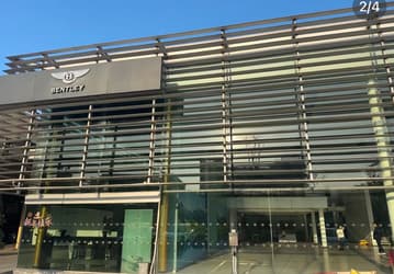 Xiaomi вместо Bentley. Первые салоны для машин Xiaomi уже отремонтированы и готовы начать работу