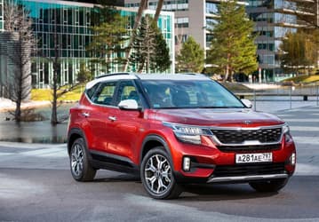 Столичный дилер продаёт Kia Seltos российской сборки с 2-литровым мотором и 5-летней гарантией за 2,8 млн рублей. Есть и Kia Soul, он дешевле