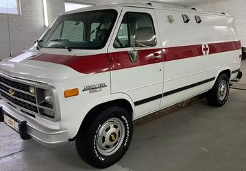 В Ростове продают надёжный американский Chevrolet Van из гаража Управделами Президента, пробег — всего 44 тыс. км