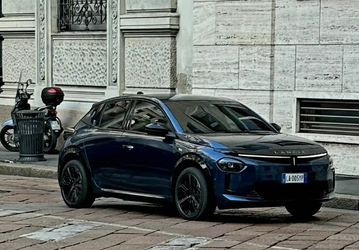 Первое обновление за 13 лет. Совершенно новый Lancia Ypsilon показали во всей красе