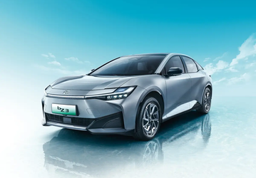 Свежий и недорогой глоток в эпоху кроссоверов: представлен новый седан Toyota по цене от $23 500