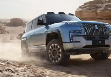 В России продали первый внедорожник BYD Yangwang U8 с моторами мощностью 1200 л.с. — по цене трёх Land Cruiser 300