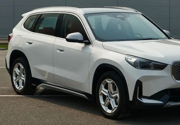 Новый BMW iX1 eDrive25L выйдет в мае: появились живые фото и цена