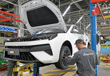 В России выпустили 720 000 машин и продали 1,3 млн единиц в 2023 году