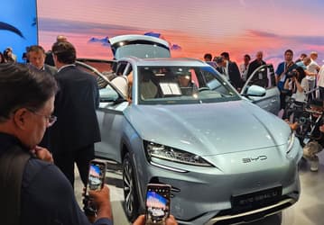 Король умер, да здравствует король. BYD обогнала Tesla и стала крупнейшим в мире производителем электромобилей