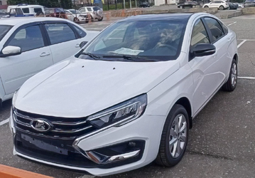 Владелец новейшей Lada Vesta NG, купленной в ноябре 2023, рассказал о проблемах с фарами, поворотниками и дворниками