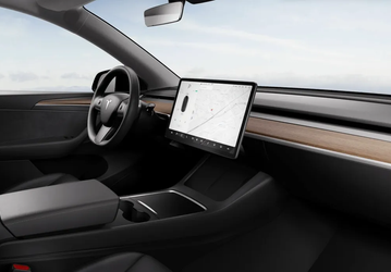Самая популярная версия Tesla Model Y осталась без басов. Компания очень сильно урезала звуковую систему новых машин