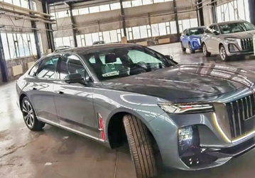 Это Hongqi H9 2024. Новейший премиальный седан показали вживую