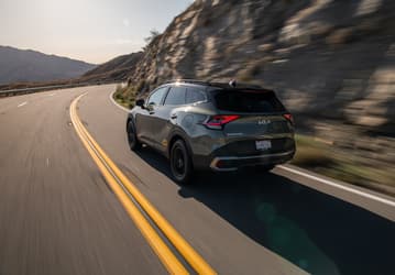 У новейших Kia Carnival и Sportage на ходу отваливаются детали. Компания отзывает более 100 000 машин