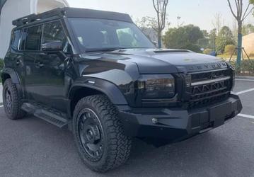 Самый популярный новый внедорожник в Китае Jetour Traveler получил ещё более брутальную версию. Jetour JMK Traveler выйдет в апреле