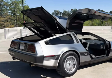 Легендарный DeLorean DMC-12 из «Назад в будущее» стал в 3,5 раза мощнее