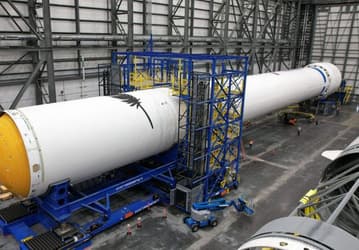 Blue Origin готовится к историческому запуску: первые ступени New Glenn успешно соединены