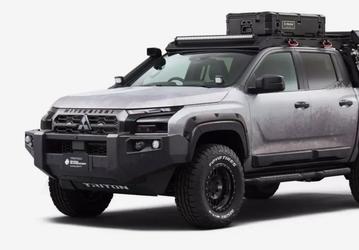 Представлены супервнедорожные Mitsubishi Triton и Delica, а также ещё чуть более внедорожные Delica Mini и Outlander