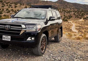 В США потеряли два совершенно новых дилерских Land Cruiser 300. Даже представитель Toyota не знает, где они