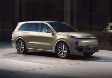 Владельцы популярных в России автомобилей Li Auto столкнулись с большими проблемами: после ДТП автомобиль превращается в «кирпич»