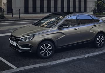 Россияне расхотели покупать Lada Vesta? У российских дилеров «АвтоВАЗа» накопились двухмесячные запасы автомобилей Lada Vesta